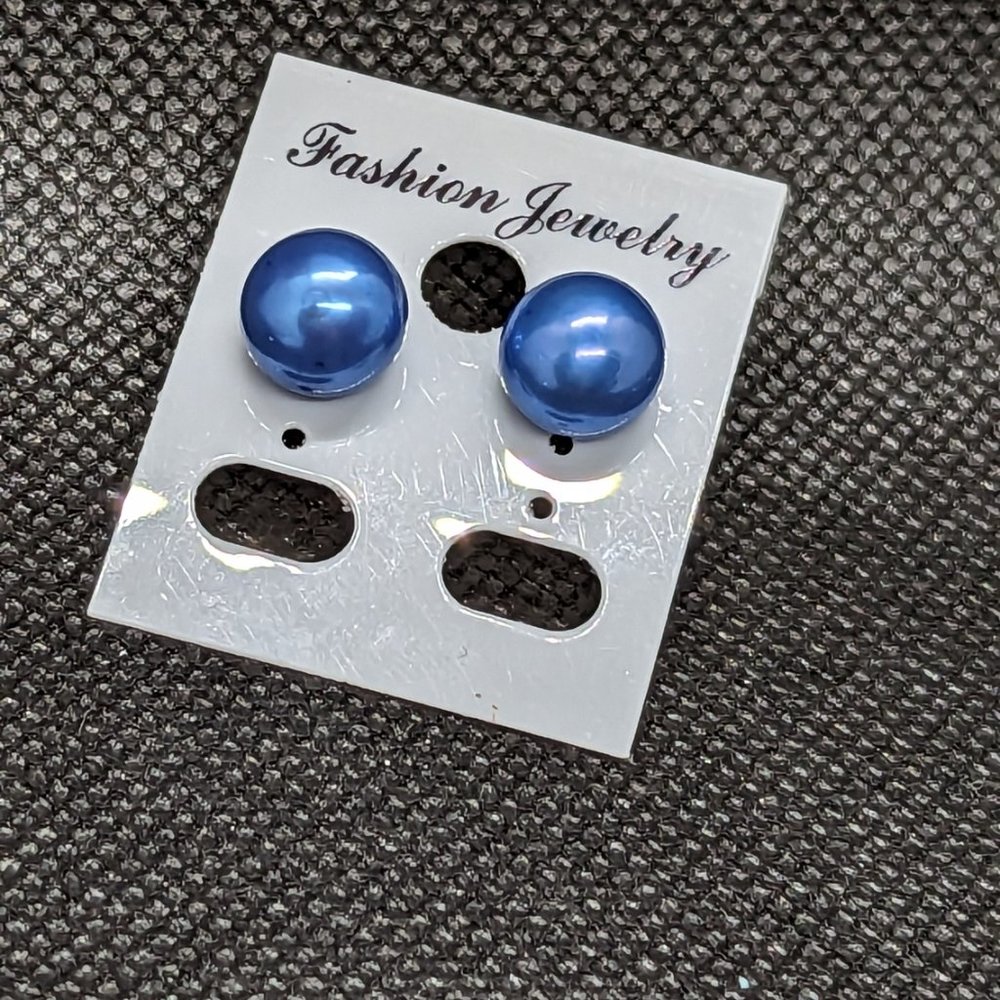 Medium light blue pearls - Picture 2 of 3